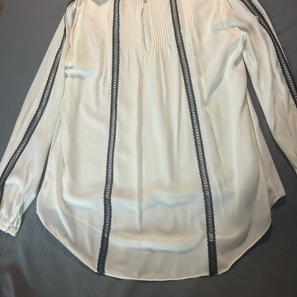 Elegant White House black market sz 12 top shirt